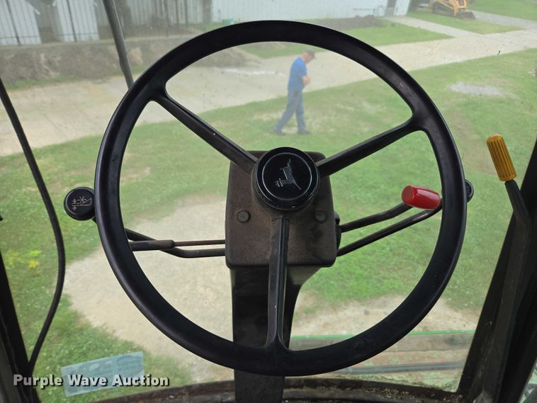 image for item DU7873 1980 John Deere 7720 combine