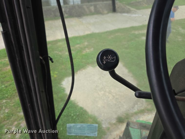 image for item DU7873 1980 John Deere 7720 combine