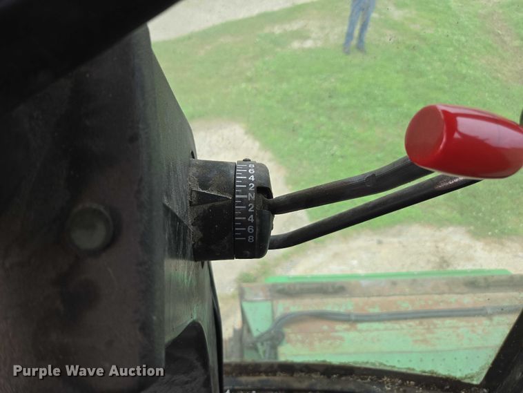 image for item DU7873 1980 John Deere 7720 combine