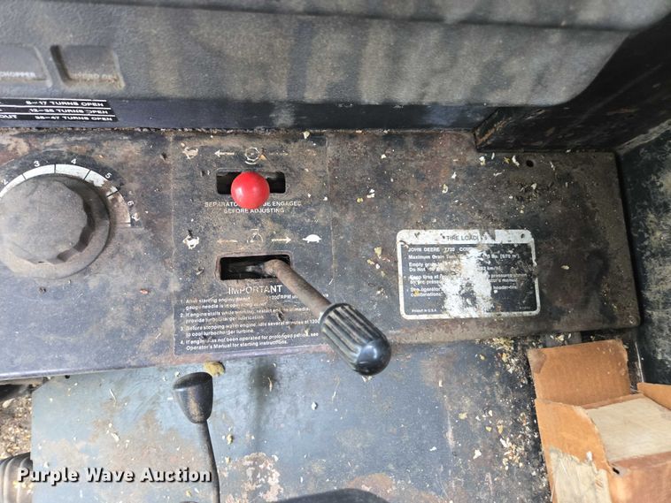 image for item DU7873 1980 John Deere 7720 combine