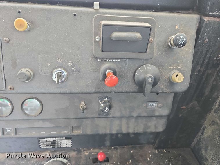 image for item DU7873 1980 John Deere 7720 combine