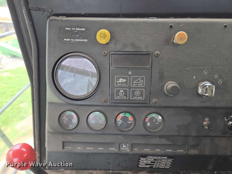 image for item DU7873 1980 John Deere 7720 combine