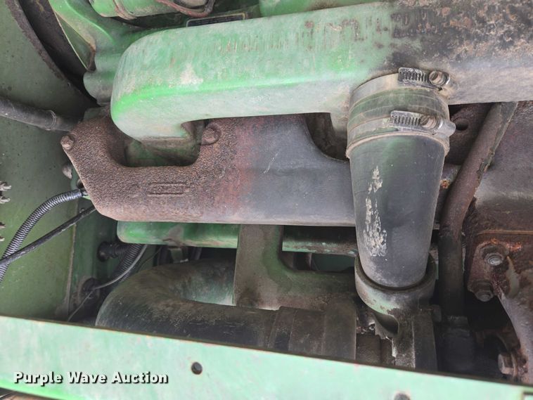 image for item DU7873 1980 John Deere 7720 combine