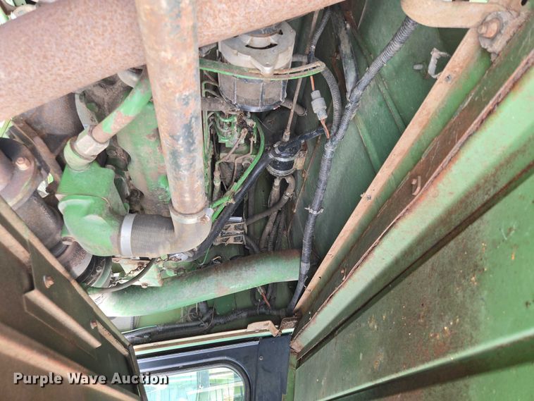 image for item DU7873 1980 John Deere 7720 combine