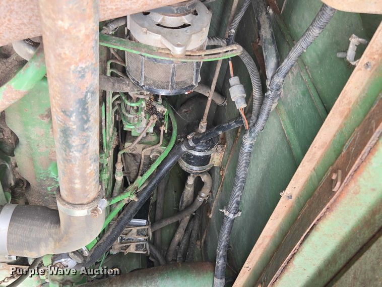 image for item DU7873 1980 John Deere 7720 combine