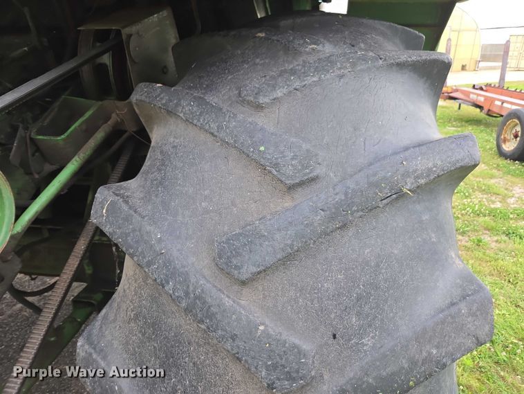 image for item DU7873 1980 John Deere 7720 combine