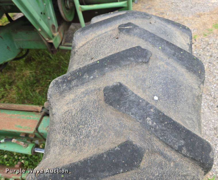 image for item DU7873 1980 John Deere 7720 combine