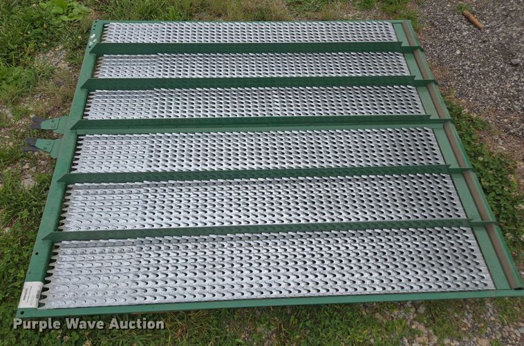 image for item DU7873 1980 John Deere 7720 combine