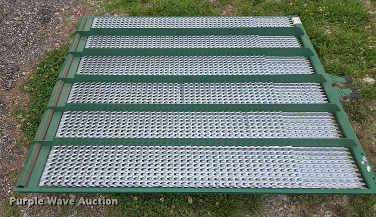 image for item DU7873 1980 John Deere 7720 combine