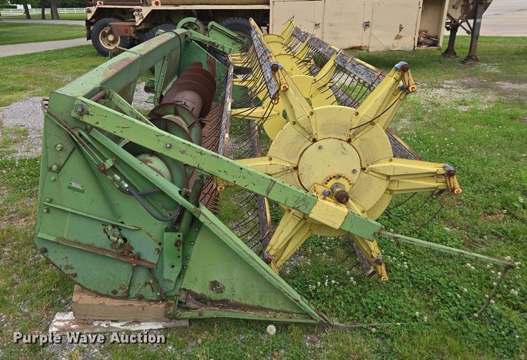 image for item DU7873 1980 John Deere 7720 combine