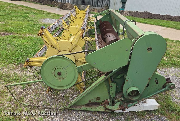 image for item DU7873 1980 John Deere 7720 combine