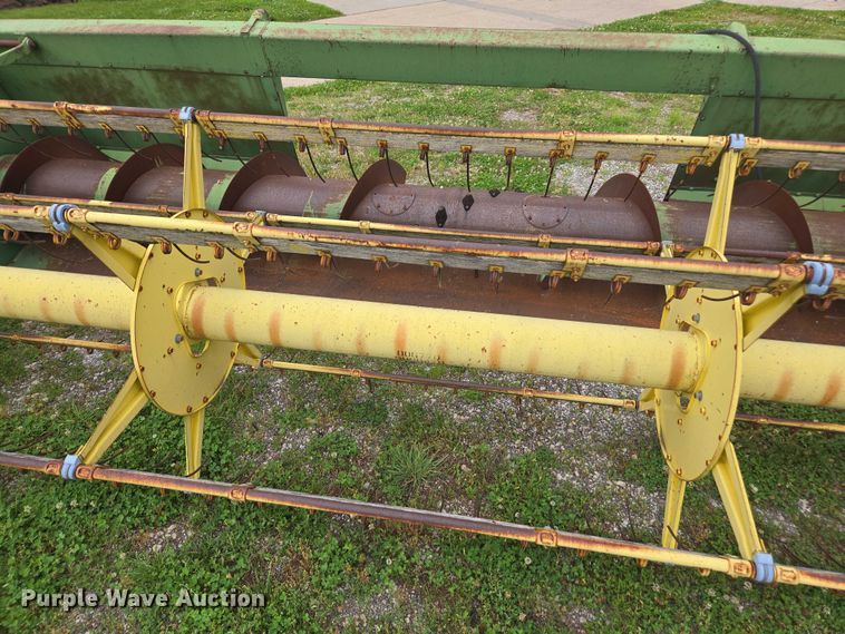 image for item DU7873 1980 John Deere 7720 combine