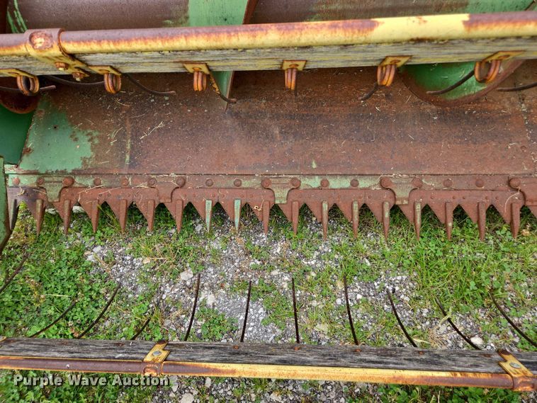 image for item DU7873 1980 John Deere 7720 combine