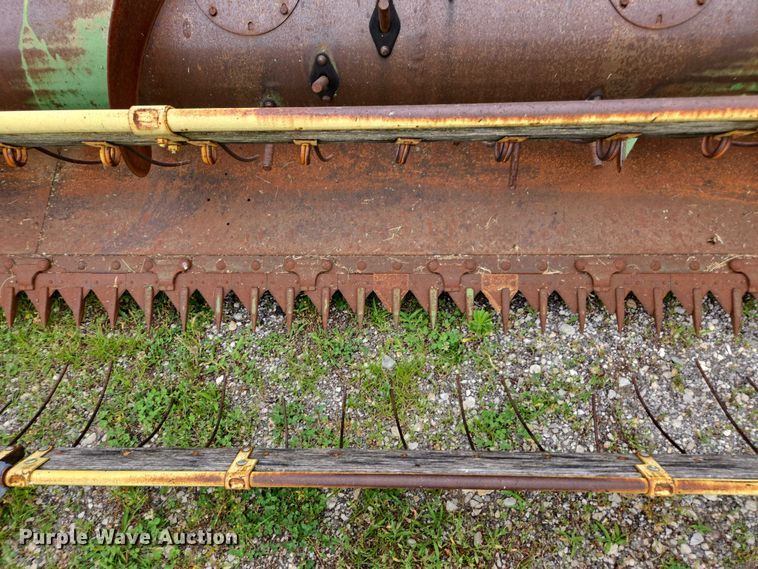 image for item DU7873 1980 John Deere 7720 combine