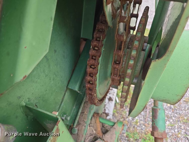 image for item DU7873 1980 John Deere 7720 combine