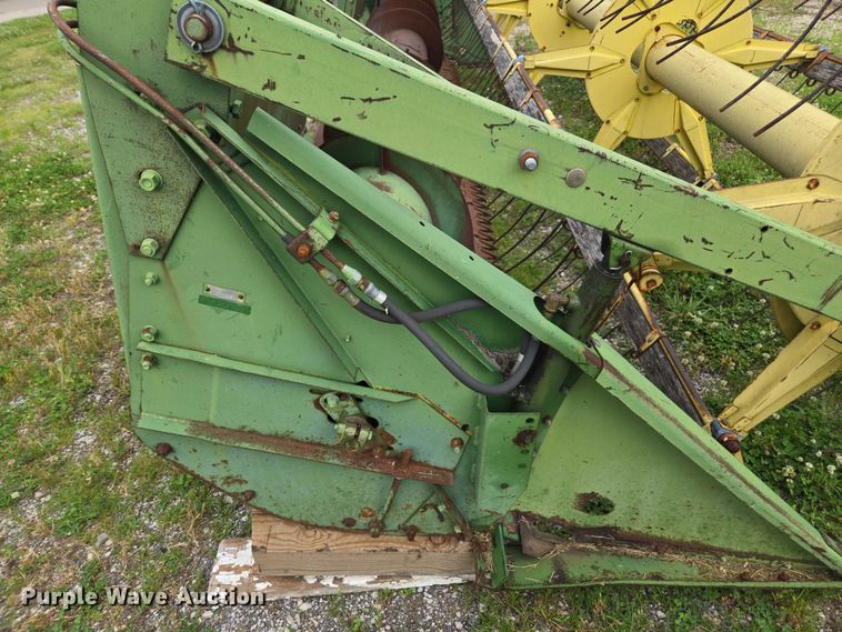 image for item DU7873 1980 John Deere 7720 combine