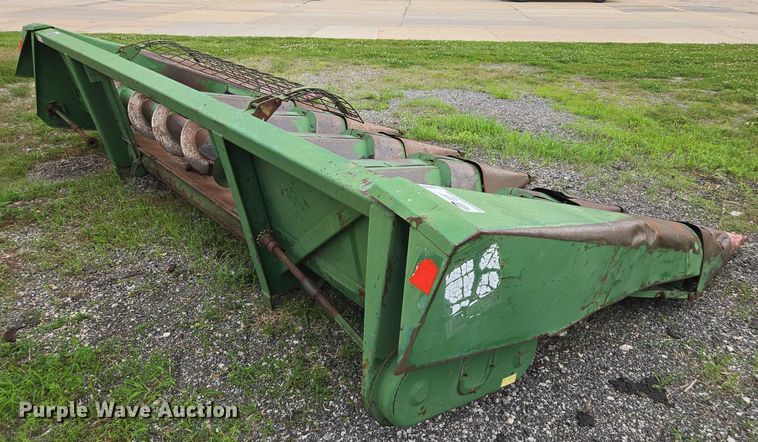 image for item DU7874 John Deere 643 corn head