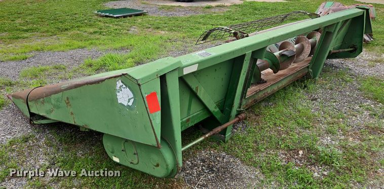image for item DU7874 John Deere 643 corn head