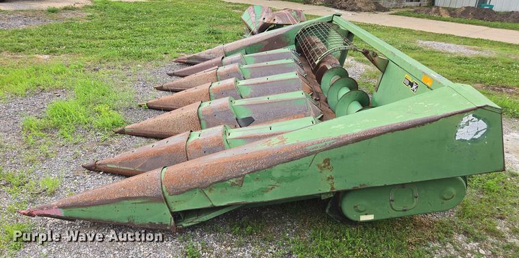image for item DU7874 John Deere 643 corn head