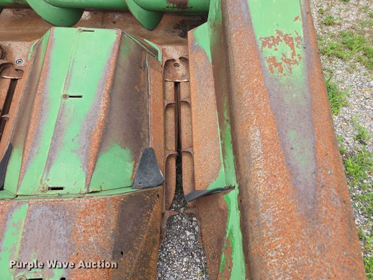 image for item DU7874 John Deere 643 corn head