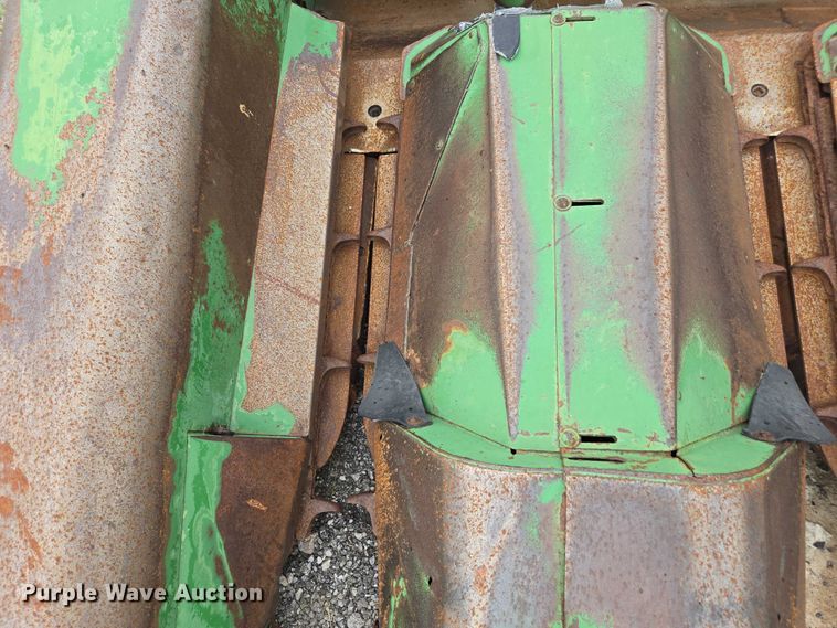 image for item DU7874 John Deere 643 corn head