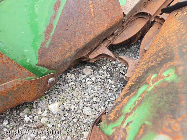 image for item DU7874 John Deere 643 corn head