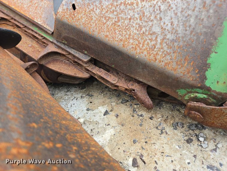 image for item DU7874 John Deere 643 corn head