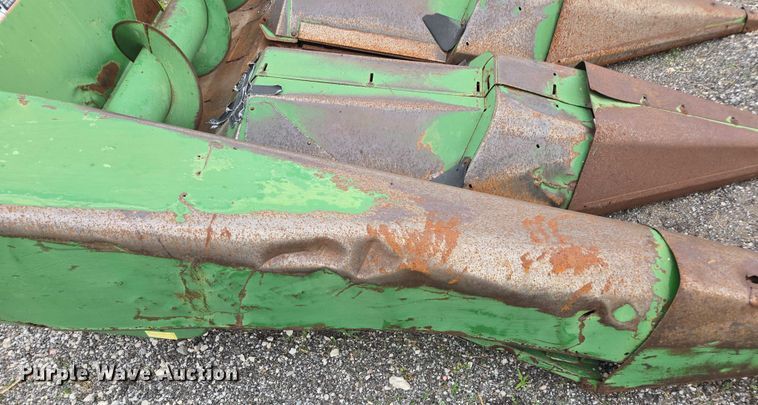 image for item DU7874 John Deere 643 corn head