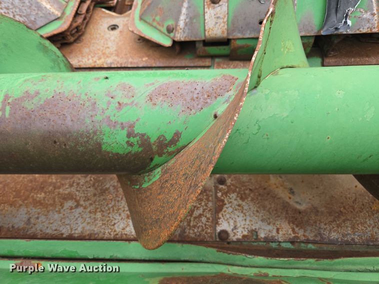 image for item DU7874 John Deere 643 corn head