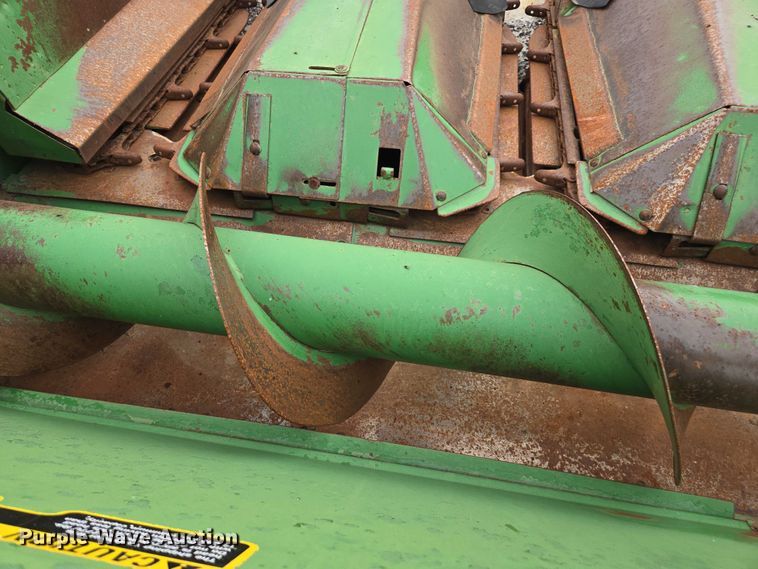 image for item DU7874 John Deere 643 corn head