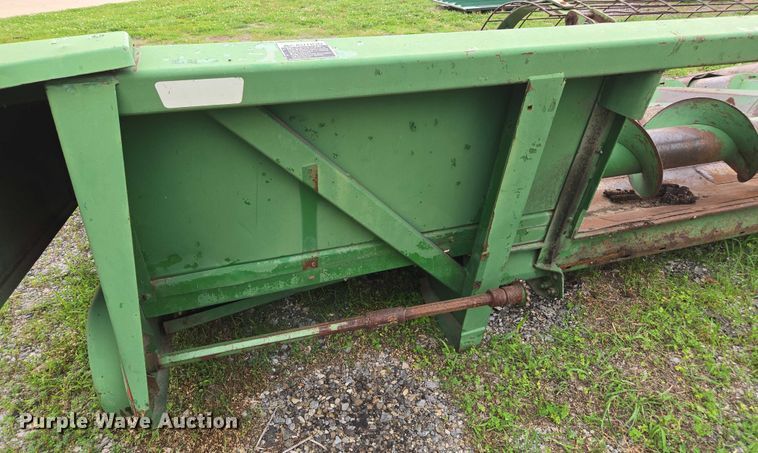 image for item DU7874 John Deere 643 corn head