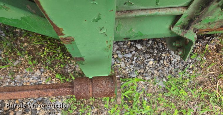 image for item DU7874 John Deere 643 corn head