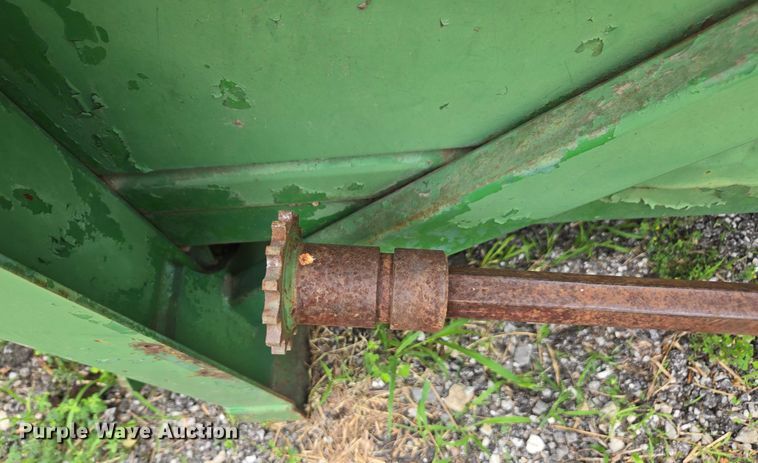 image for item DU7874 John Deere 643 corn head