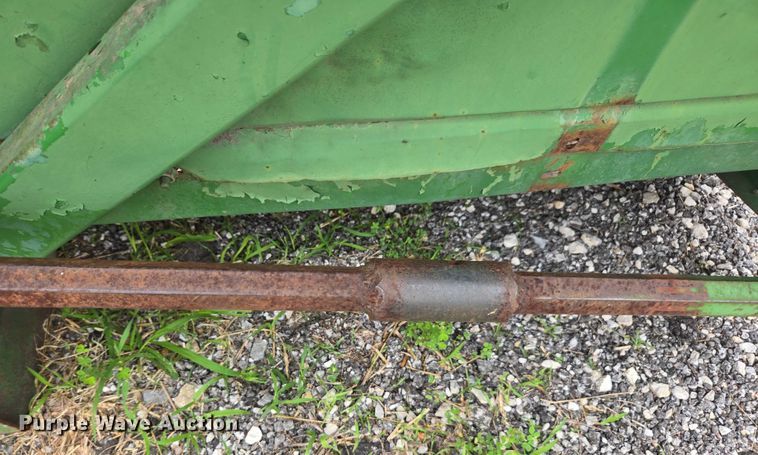 image for item DU7874 John Deere 643 corn head