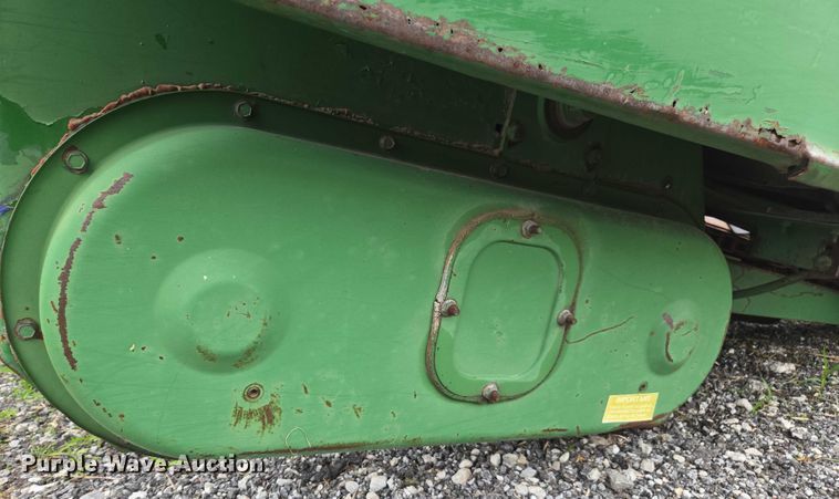 image for item DU7874 John Deere 643 corn head