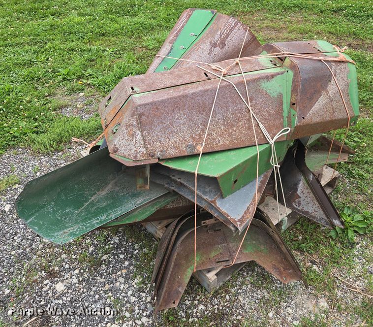 image for item DU7874 John Deere 643 corn head