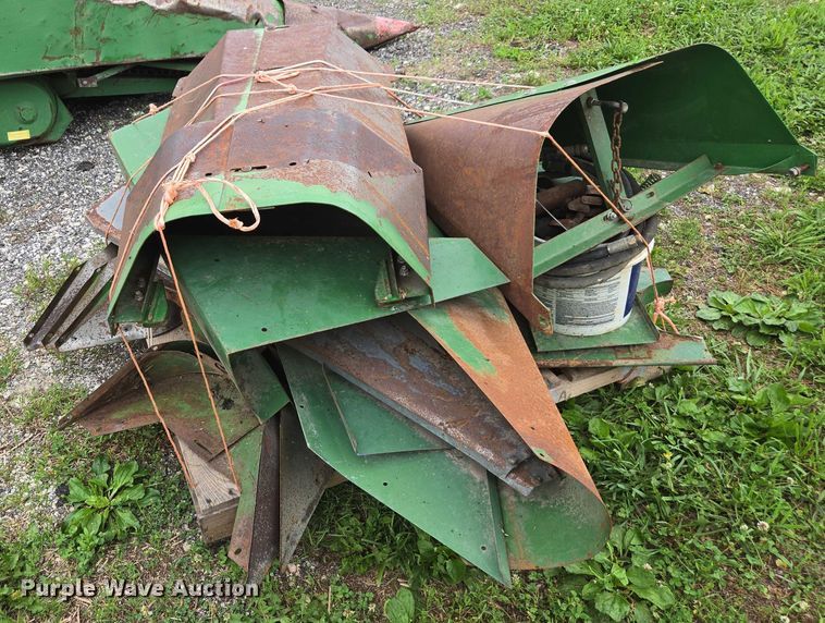 image for item DU7874 John Deere 643 corn head