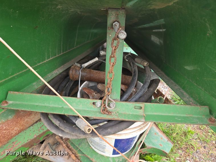 image for item DU7874 John Deere 643 corn head