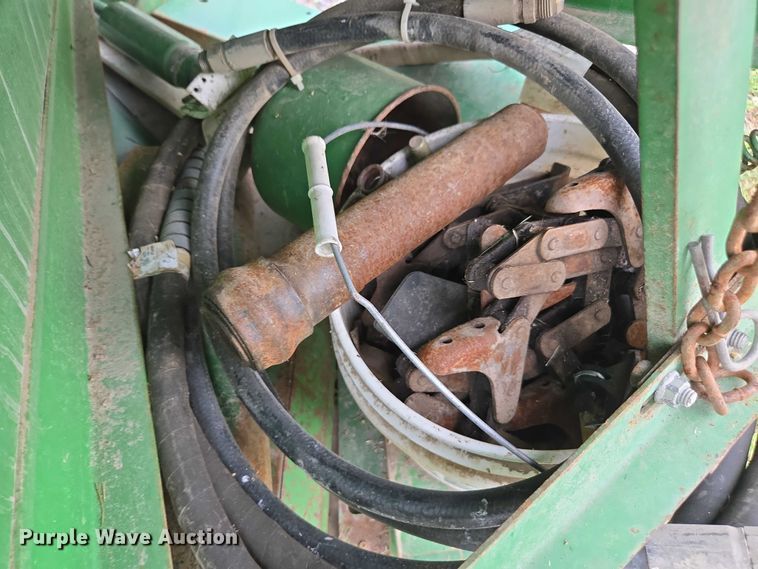 image for item DU7874 John Deere 643 corn head