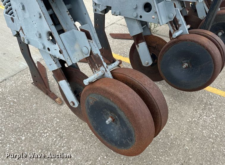 image for item DU7883 Field cultivator