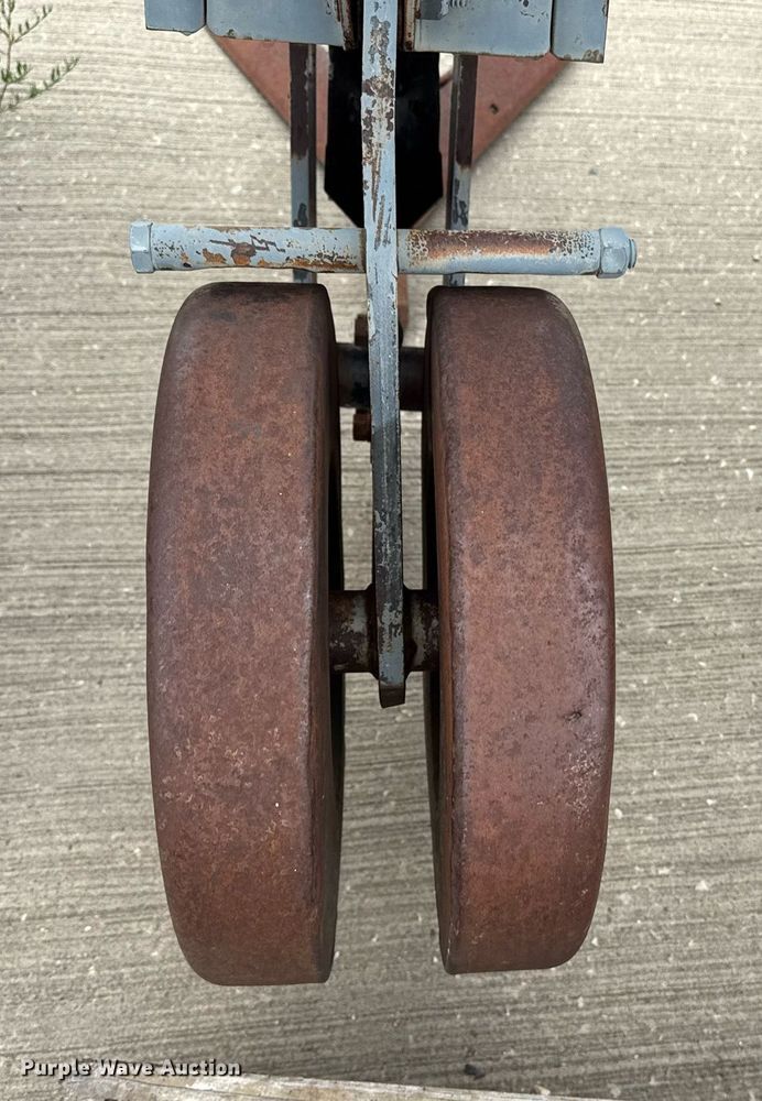 image for item DU7883 Field cultivator