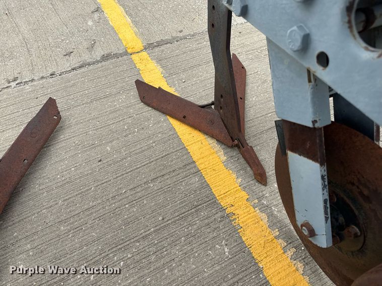 image for item DU7883 Field cultivator