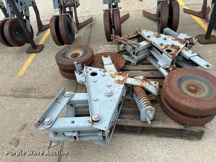 image for item DU7883 Field cultivator