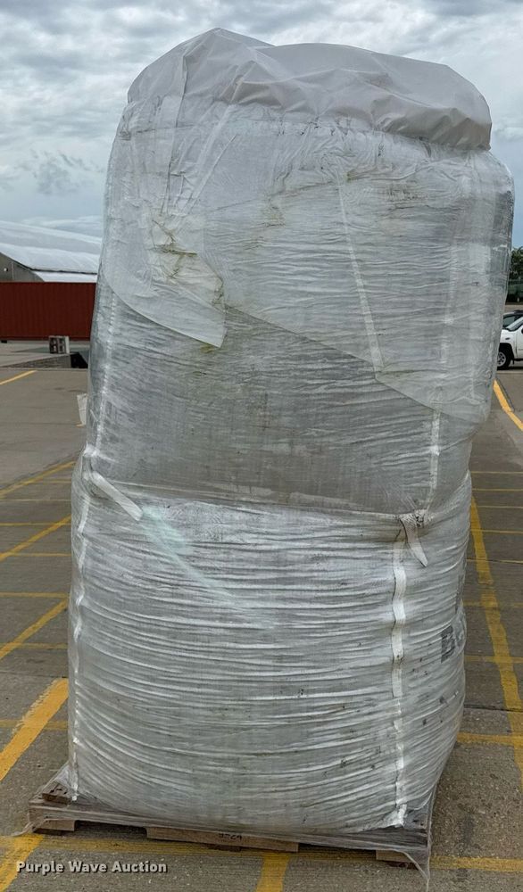 image for item DU7886 (5) pallets of potting soil