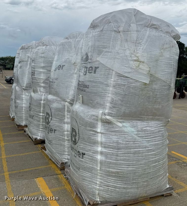 image for item DU7886 (5) pallets of potting soil