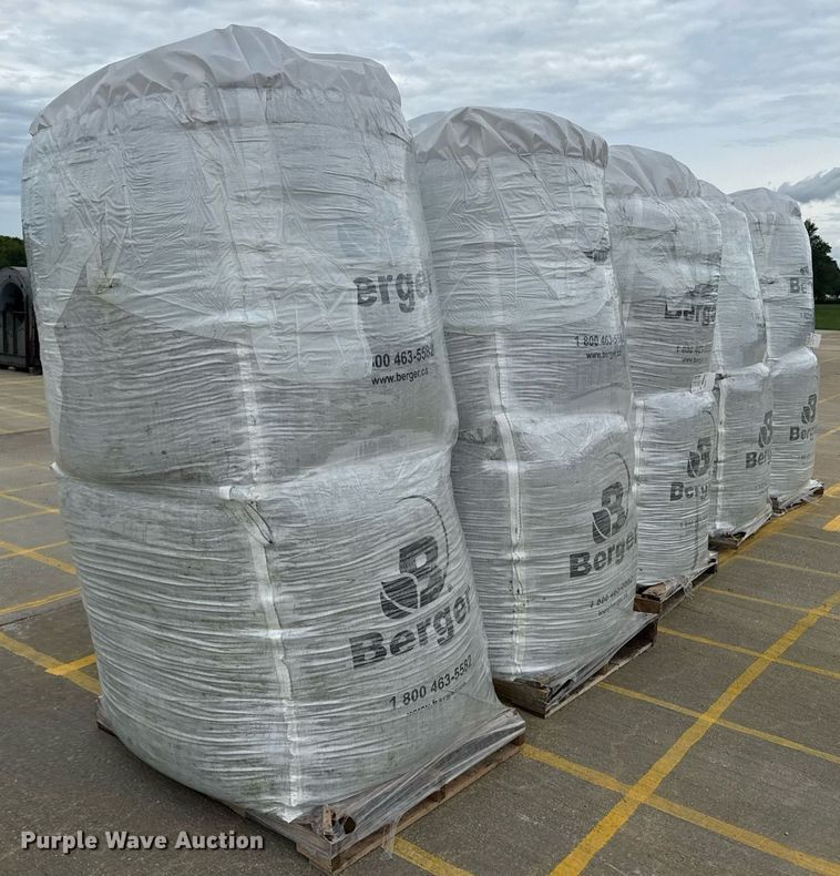 image for item DU7886 (5) pallets of potting soil