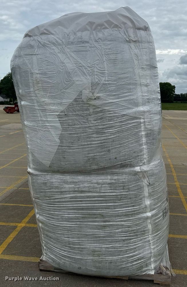 image for item DU7886 (5) pallets of potting soil