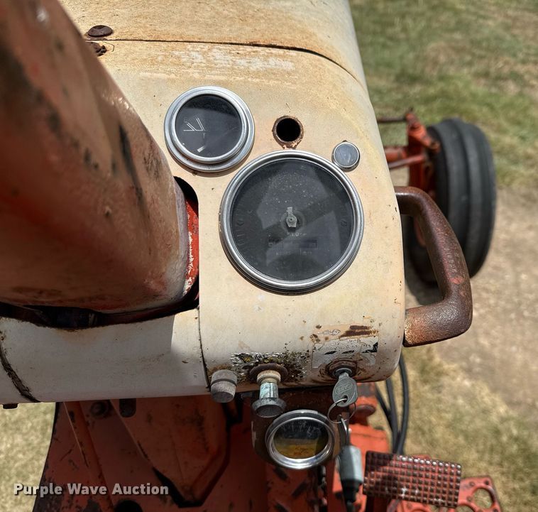 image for item DX5602 Case 1030 Comfort King  tractor