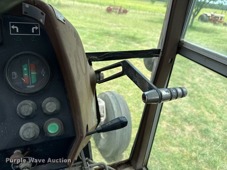 image for item DX5603 1984 Massey Ferguson 3545 tractor