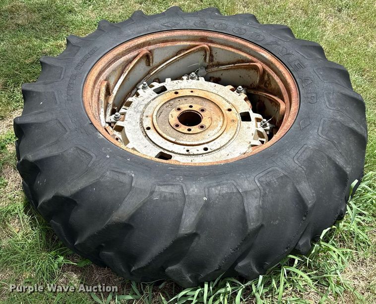 image for item DX5603 1984 Massey Ferguson 3545 tractor